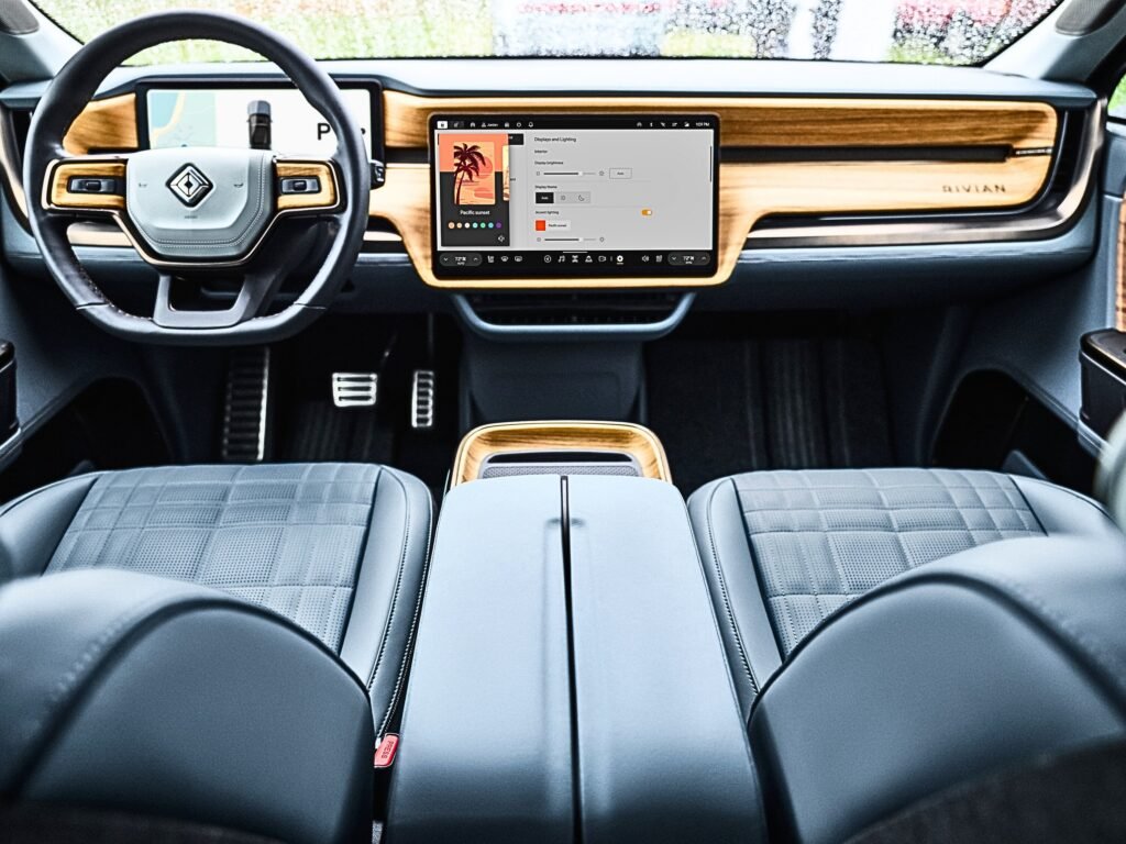 The 2025 Rivian R1S/interior