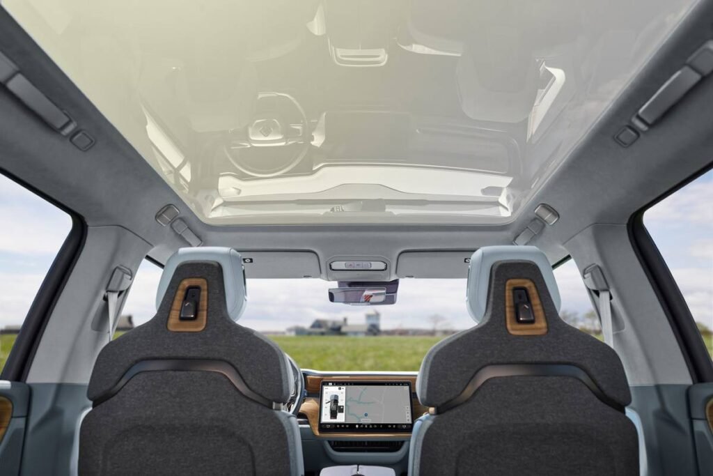 The 2025 Rivian R1S/Seating